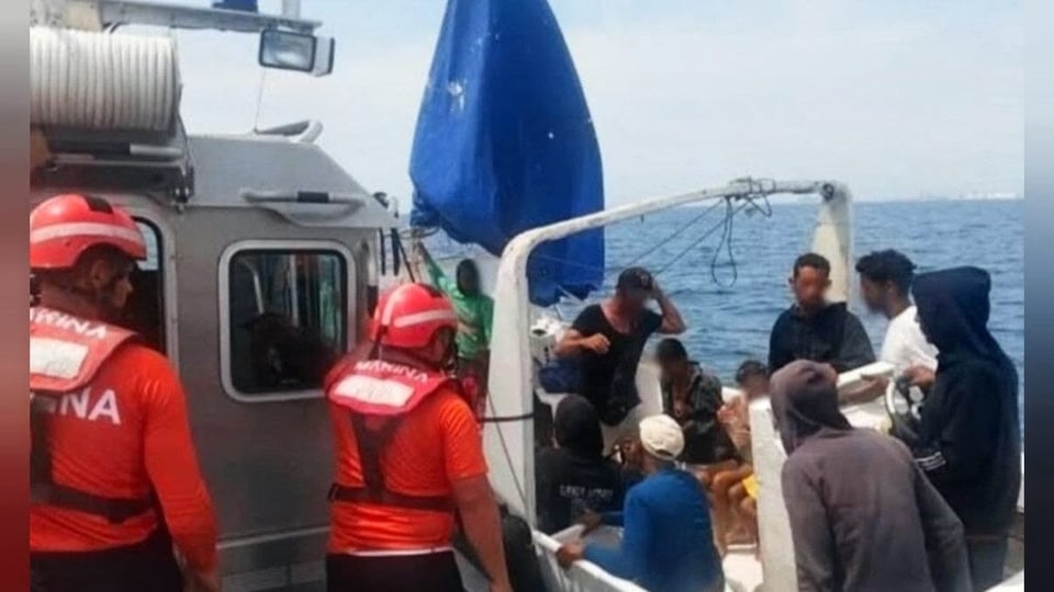 ¿Qué te parece? Balseros cubanos llegan a Cancún y se los lleva ¡un taxi!