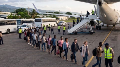 ¿Pa' dónde va el que no es de aquí? ¡Llegaron los primeros deportados a Jamaica!