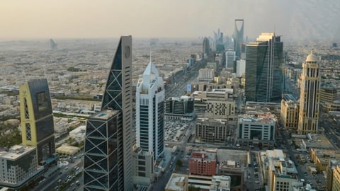 EE. UU. reduce personal diplomático en Arabia Saudita por ataques hutíes