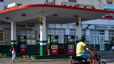 Cuba ajusta precios de combustibles en divisas y abre puerta a ventas privadas