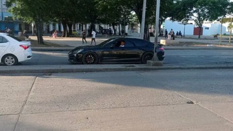 Porsche en La Habana: Lujo que Despierta el Debate sobre la Desigualdad