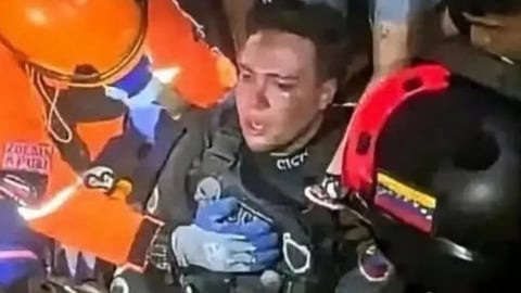 Rescatista en La Guaira Sufre Crisis Emocional Tras Hallazgo de Madre e Hijos Fallecidos