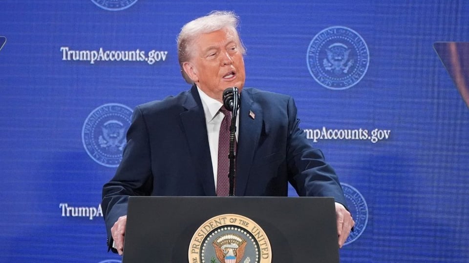 Trump Envía Flota 'Enorme' a Irán y Advierte de Acción Rápida