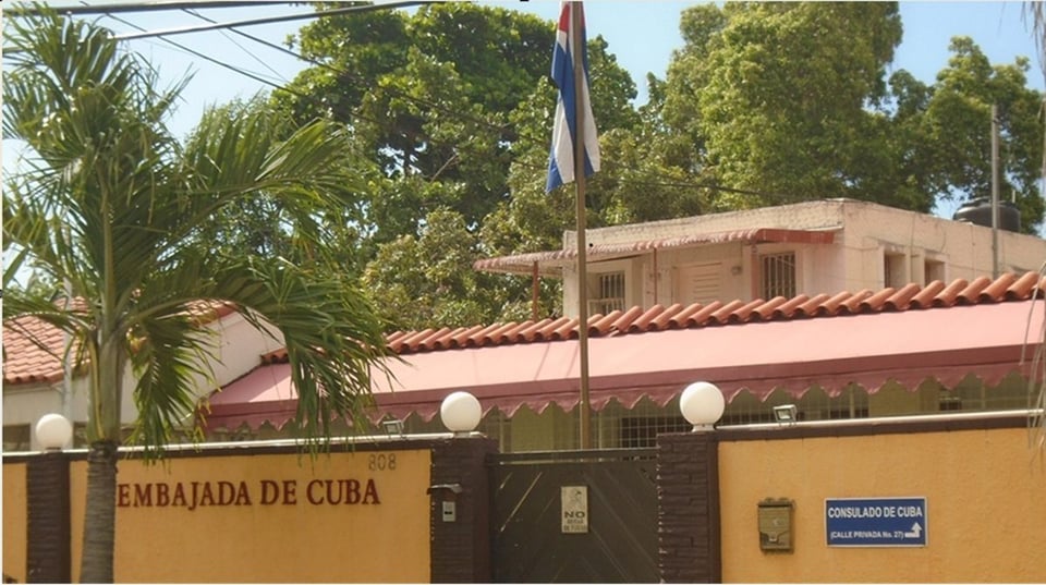 ¿Y ahora qué pasó? Dominicana manda pa'l carajo a nueve diplomáticos cubanos por 'espías'