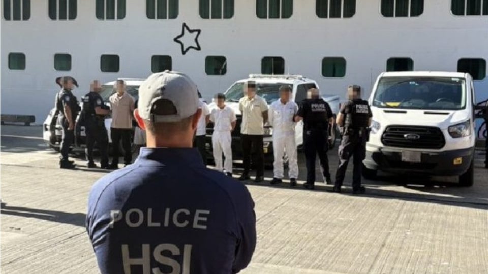 ¡Qué bochinche! Expulsan a 10 tripulantes de crucero por escandalito con niños