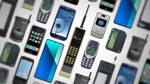 Elon Musk Predice la Desaparición de los Smartphones Actuales en Cinco Años