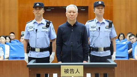 Multimillonario Chino Xu Jiayin Condenado a Cadena Perpetua por Fraude Financiero
