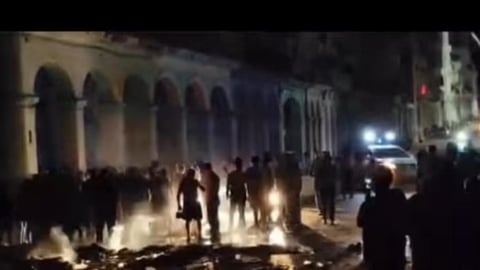Habana se ilumina con protestas por apagones persistentes