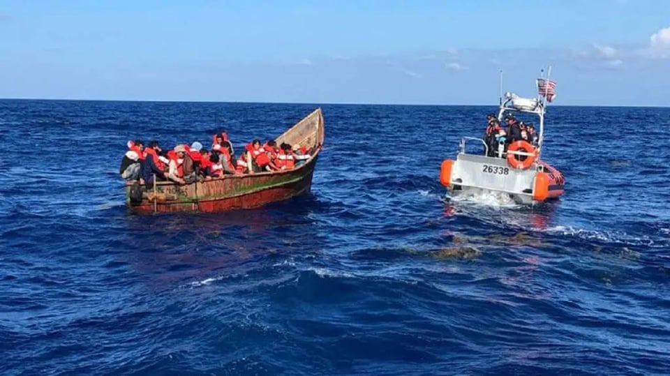 Islas Caimán se preparan para posible éxodo de cubanos por crisis en la isla