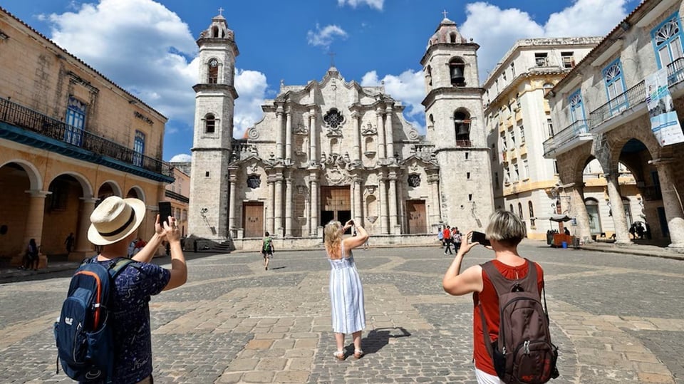 ¿Apagones y escasez? El turismo cubano dice '¡presente!' en feria virtual