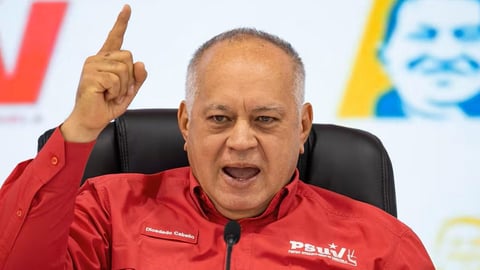 ¡Diosdado Cabello se la da de “indetenible” mientras mandan a Maduro pa’l calabozo!