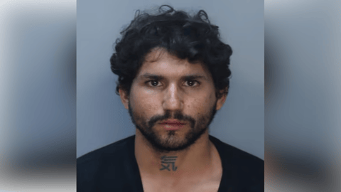 Hombre Detenido en el Aeropuerto de Miami Tras Ingresar a Zona Restringida y Empujar a Oficial