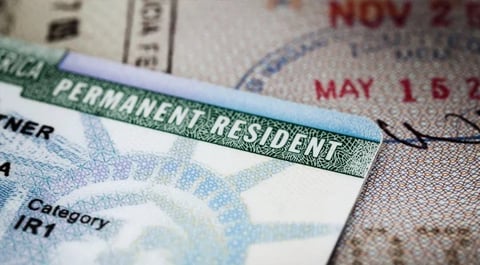 EE.UU. revoca residencias a iraníes por vínculos con el régimen