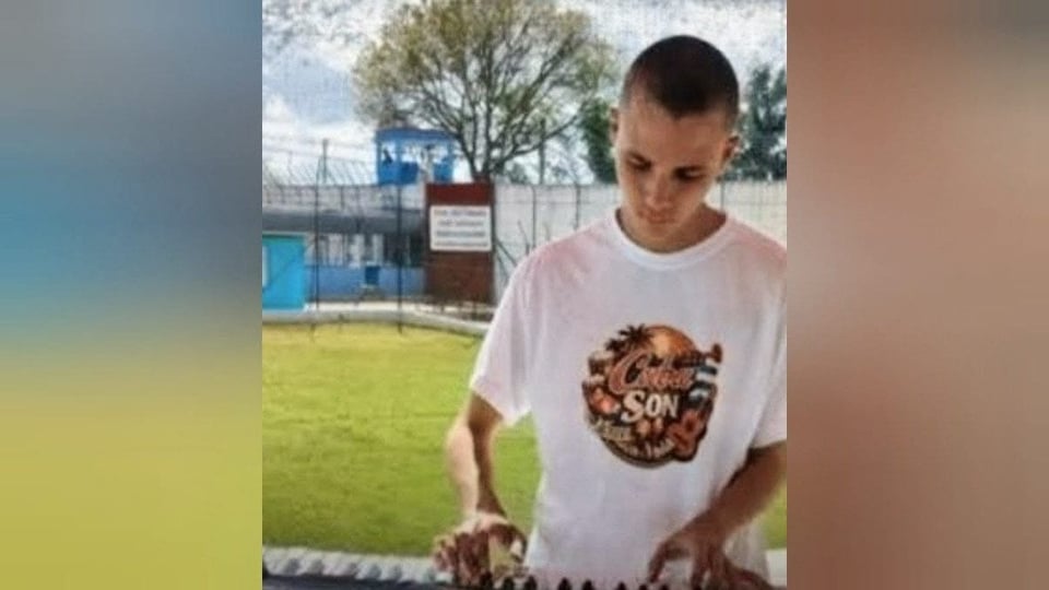 ¿Qué le están haciendo a este chamaquito en la cárcel? Padres denuncian que a Muir lo tienen en la lona
