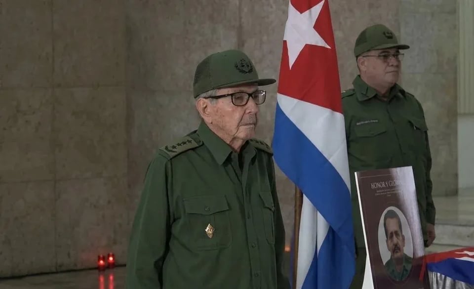 Raúl Castro pide firmeza militar ante posible agresión