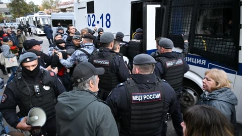 Policía rusa detiene a 60 comunistas en Moscú durante manifestación