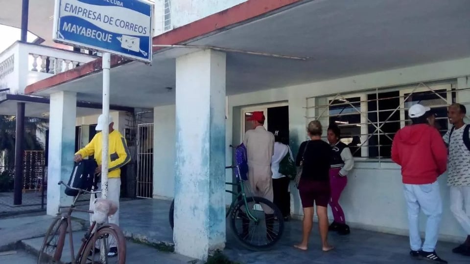 ¡Se acabó el pan, o el periódico! Jubilados de Mayabeque sin un peso por el desastre de Correos