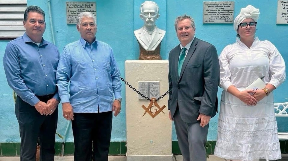 ¿Mike Hammer se fue a la logia? ¡Hasta palacio de masones llegó a buscar chismes de la gente!