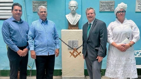 ¿Mike Hammer se fue a la logia? ¡Hasta palacio de masones llegó a buscar chismes de la gente!