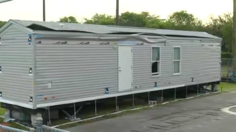 Pruebas de Resistencia: Casas Prefabricadas en Florida Enfrentan Vientos de Huracán