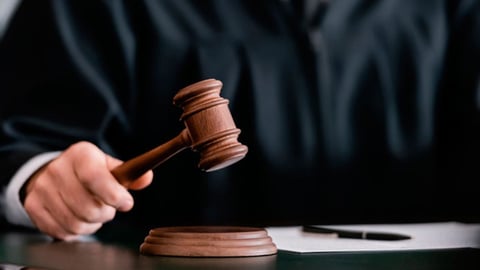 Ex-Policía de Miami se Declara Culpable de Fraude Federal por Fondos de COVID-19