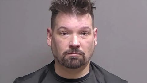 Aspirante Demócrata a Gobernador de Florida Arrestado por Agresión a Ancianos