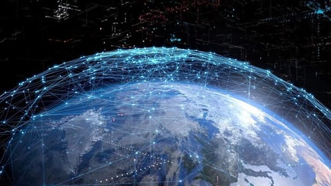 ¿Y tú, a pagar el cielo? Amazon se lanza a conectar tu celular desde el espacio