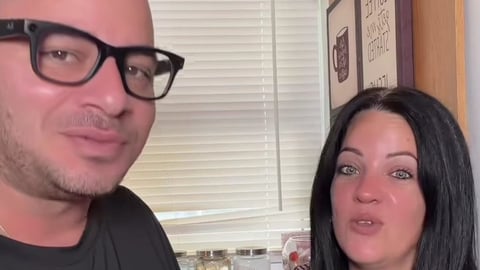 Comunidad Cubana en Miami se Une Tras el Falecimiento de la Esposa de Creador de Podcast