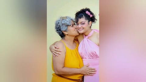 Madre de Influencer Cubana Interrogada por Seguridad del Estado