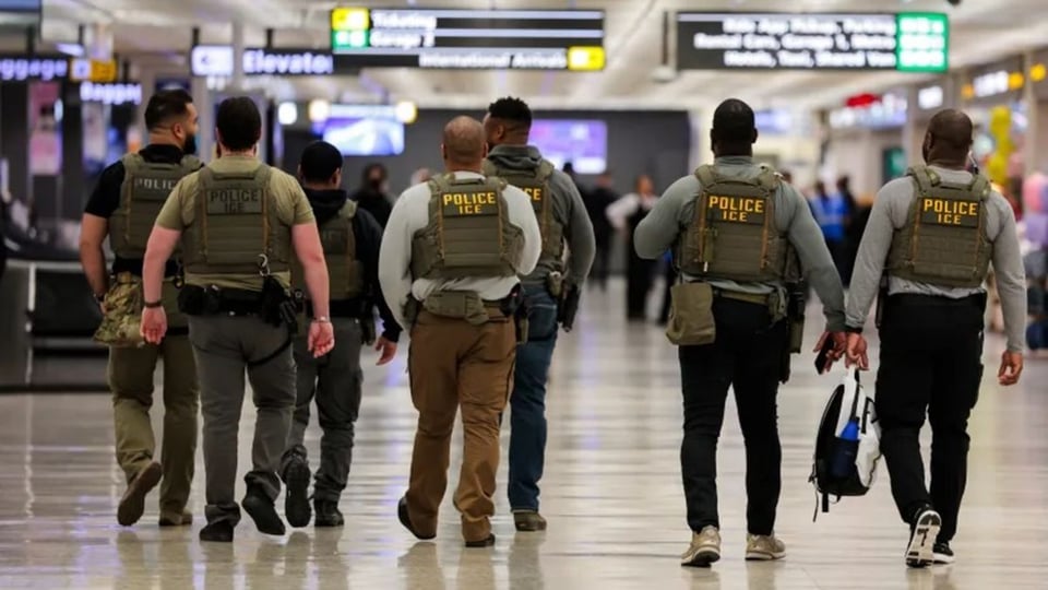 ¿Y a mí qué me importa? Ayudan a ICE a cazar pasajeros en aeropuertos