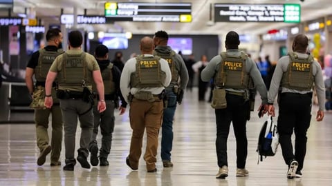 ICE Solicita Ayuda a Aerolíneas para Localizar Pasajeros en Aeropuertos de EE.UU.