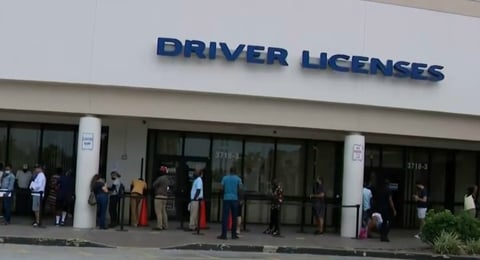 Florida exige exámenes de licencia de conducir solo en inglés desde febrero de 2026