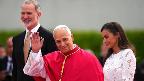 ¿El Papa en España? ¡Un Papamóvil de Colores y Bochinche Real!