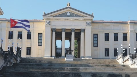 ¡Candela! La UH en modo apagón: ¡Hasta el Congreso se quedó a oscuras!