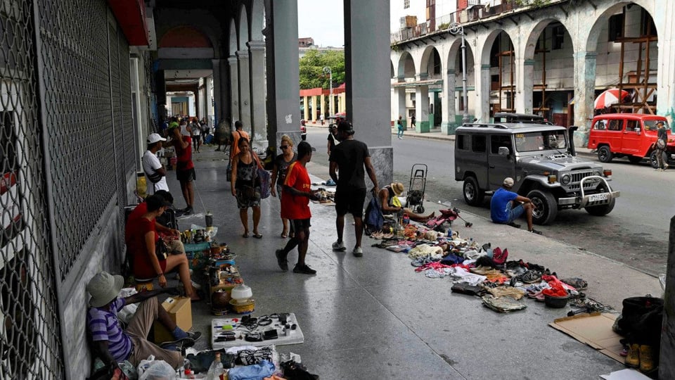 ¡Bochinche en la Isla! Cesáreo Navas destapa la olla: Apagones, agua que no llega y el peso no da pa' na'
