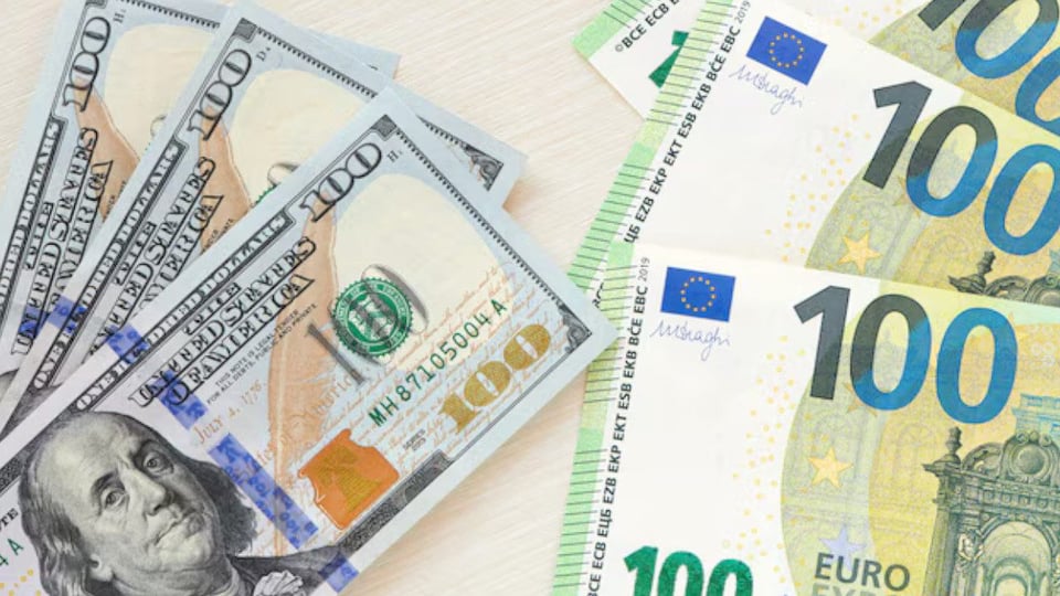 ¡El dólar y el euro amanecieron bailando en el fogón de la calle!