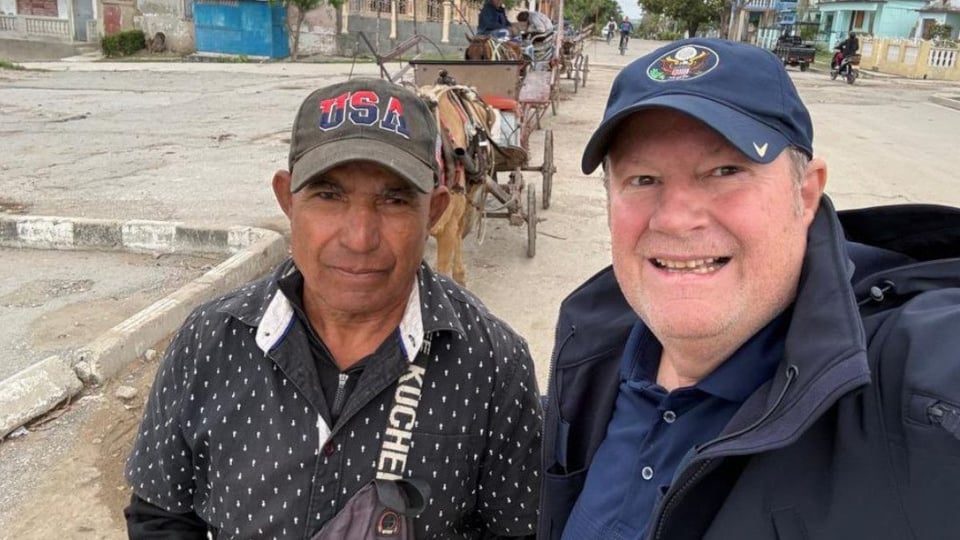 ¡Apagón histórico! Embajador yanqui suelta la directa: Cuba ya no está en el abismo, ¡está viviendo dentro de él!