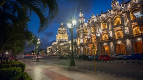 La Caída de un Régimen: El Futuro Geopolítico y Económico de Cuba y EE.UU.