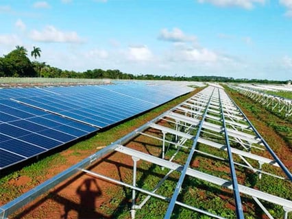 Tabacaleros de Villa Clara donan estaciones solares para servicios esenciales