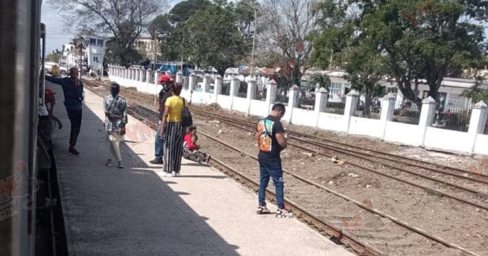 ¡Desastre sobre rieles! El tren Habana-Santiago se estacionó 'pa' siempre' en Camagüey sin decir ni pío