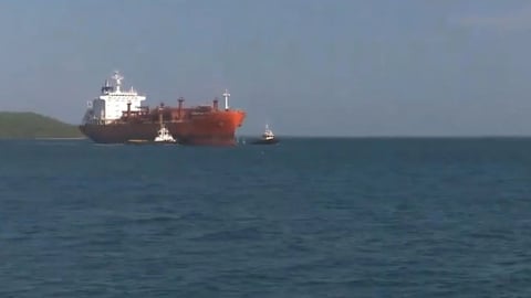 ¡Ay, Emilia! El barco del gas que volvió pelao: ¡Trump le aguó la fiesta!