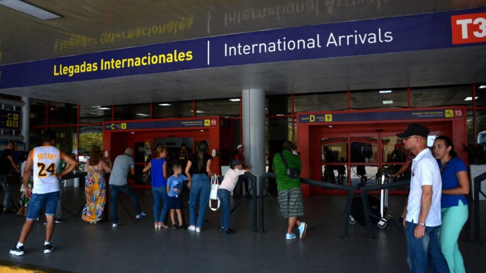 ¿Te vas de viaje con los nenes? ¡Atención! Cuba le pone fecha de caducidad a los permisos de salida