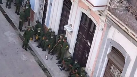 Vecinos de Centro Habana Denuncian Acumulación de Basura y Presencia Policial