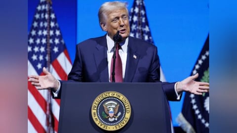 Trump Propone Pago de $5,000 a Adultos Si Ganan Republicanos