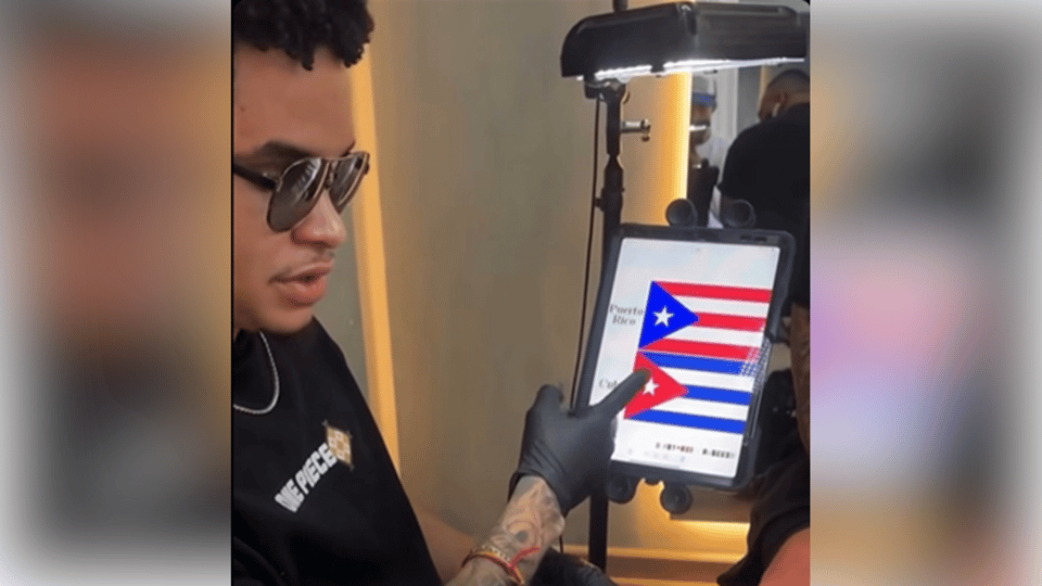 Cubano en México se tatúa bandera de Puerto Rico por error