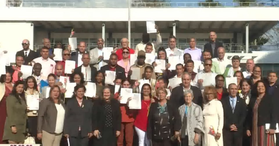 Cuba gradúa nuevos líderes en plena crisis económica