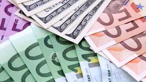 El dólar y el MLC se imponen en el mercado informal cubano