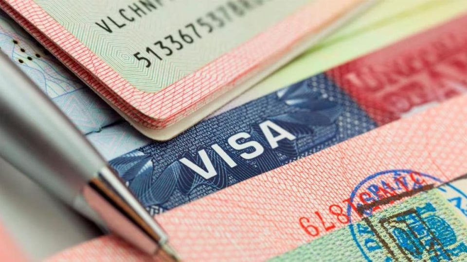 ¿$15,000 Pesos Pa' Entrar? Uncle Sam Le Pone Fianza a Visa Para 12 Países Más