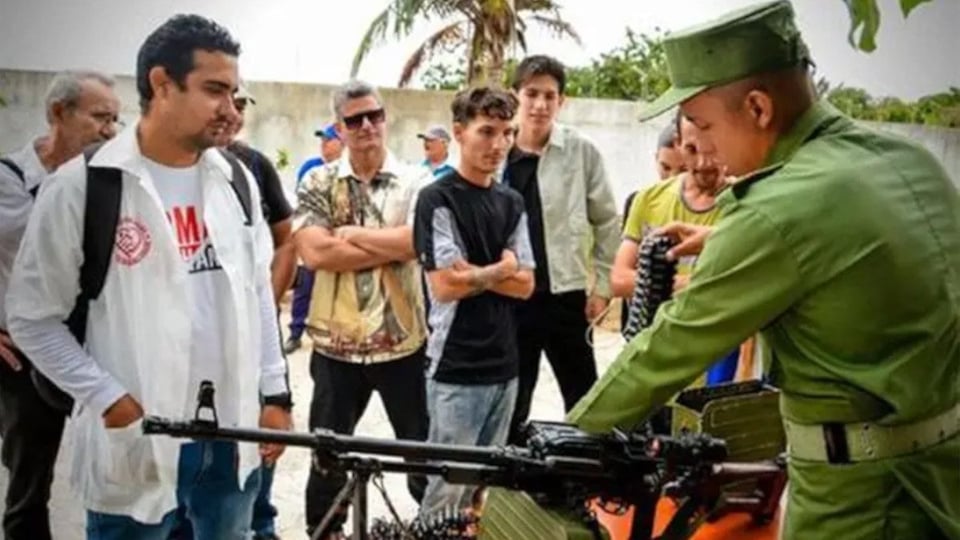 Cuba intensifica sus militares mientras la gente solo piensa en la escasez