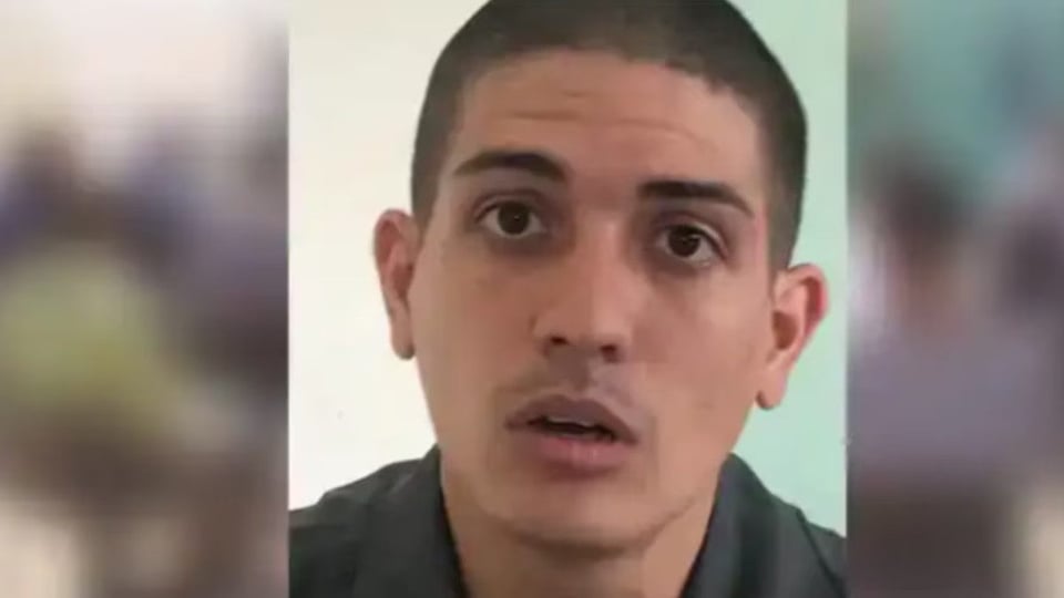 ¿Le cayeron 15 días de castigo a preso político por echarle flores a un poema?
